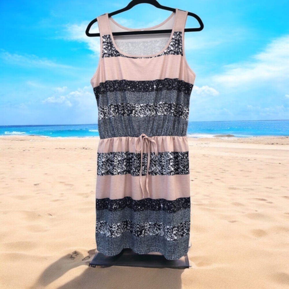 Women’s Sleeveless Striped Printed Dress - Picture 3 of 7